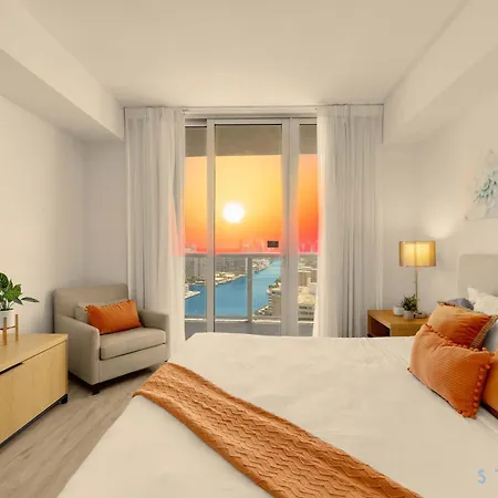 Infinite View Balcony Pool Gym Appartement